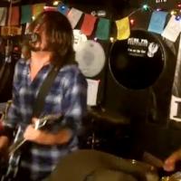 Banda de rock Foo Fighters dá canja de duas horas em pizzaria nos Estados Unidos