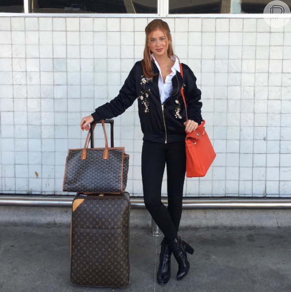 Em seu perfil do Instagram, Marina Ruy Barbosa exibiu seu aerolook antes de viajar rumo a Paris