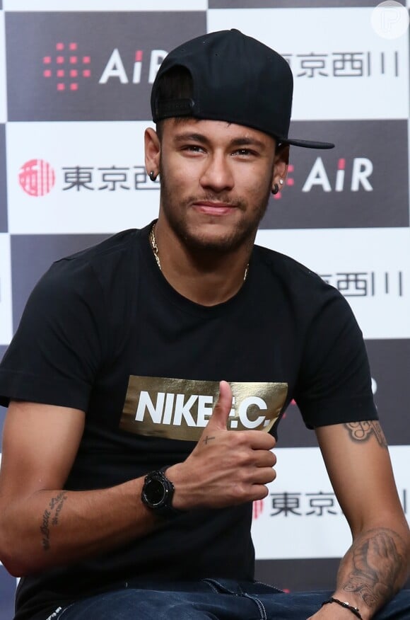 Neymar apareceu com o colar na sexta-feira, 23 de setembro de 2016, em seu perfil no Instagram