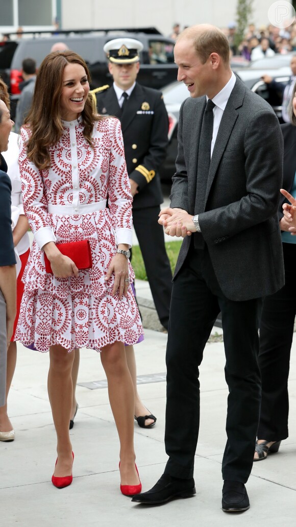 Kate Middleton vestiu um Alexander McQueen de R$ 2,680 e é uma versão customizada de um modelo da nova coleção.
