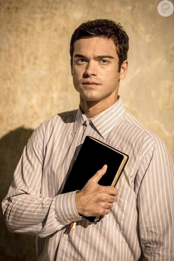 Elias (Sidney Sampaio) é religioso e teve um envolvimento com drogas no passado, em 'Amor à Vida'