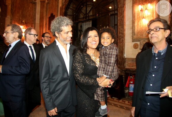 Regina Casé levou o filho, Roque, de 3 anos, no 15° Grande Prêmio do Cinema Brasileiro