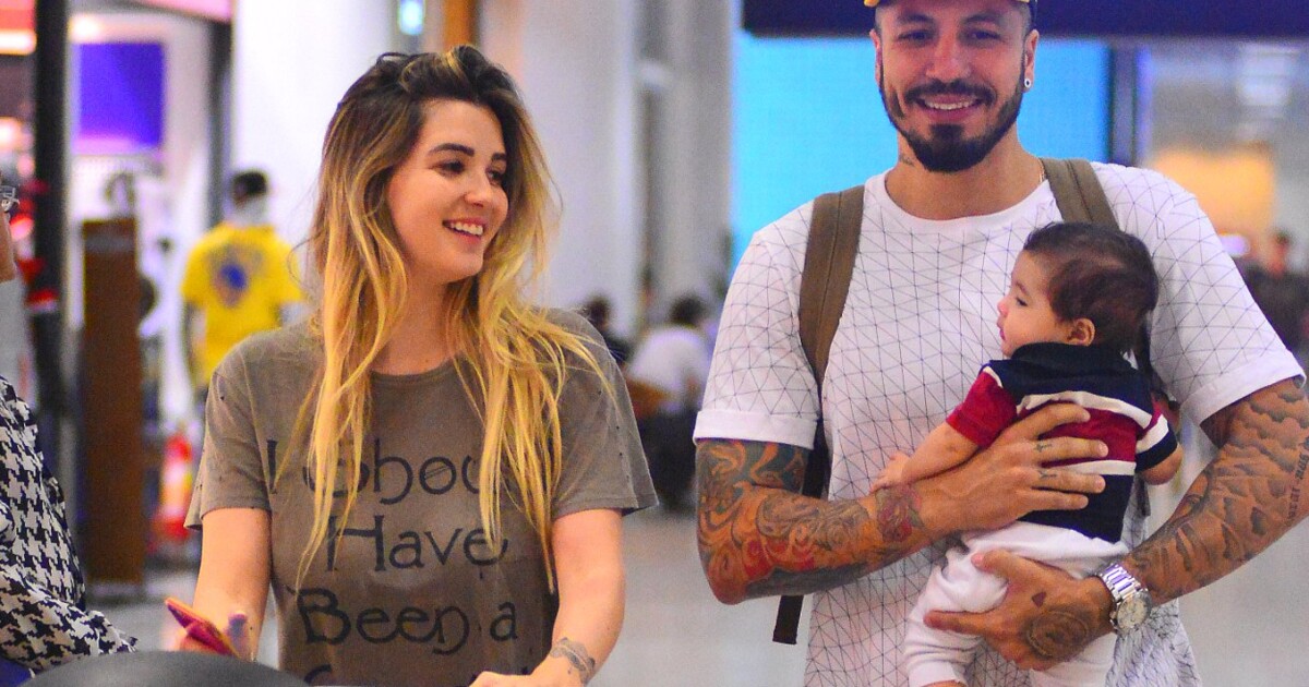 Ex-BBBs Aline Gotschalg e Fernando Medeiros paparicam filho, Lucca. Veja vídeo!