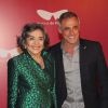 Betty Faria e Oscar Magrini posaram juntos no tapete vermelho do evento