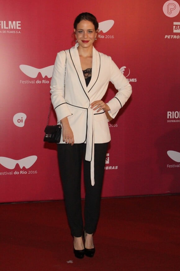 Leandra Leal não só posou no tapete vermelho como também lançou seu filme, 'Divinas Divas', no Festival do Rio