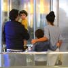 Vanessa Giácomo entra no elevador com o marido, Giuseppe Dioguardio, e os três filhos em shopping na Barra da Tijuca, na Zona Oeste do Rio de Janeiro