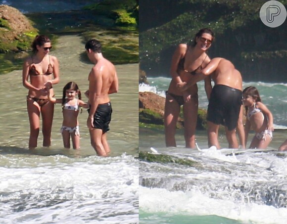 Em julho de 2016, Cauã e Mariana foram fotografados em dia de praia com Sofia, filha do ator com Grazi Massafera