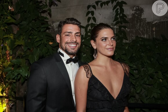 O namoro de Cauã Reymond e Mariana Goldfarb foi revelado pelo jornal 'Extra', em março de 2016