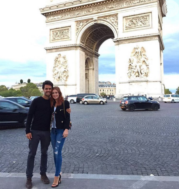 Durante sua viagem à Europa, Marina Ruy Barbosa recebeu uma visita surpresa especial do noivo, Xandinho Negrão
