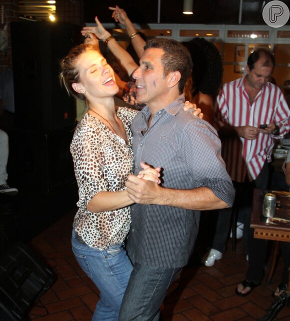 Eri Johnson e Carolina Dieckmann dançaram juntos no evento do evento 'Só para se divertir', produzido pelo ator, em 2013