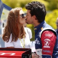 Marina Ruy Barbosa torce pelo noivo, Xande Negrão, em corrida de Stock Car