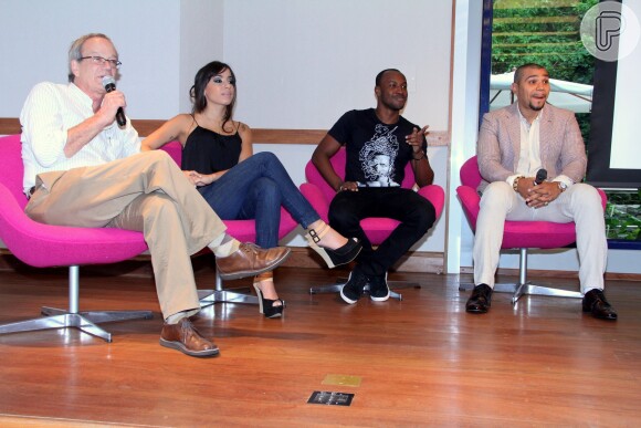 Anitta, Thiaguinho e Naldo falaram sobre a nova atração, em 17 de dezembro de 2013