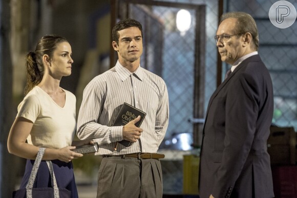 Herbert (José Wilker) resolve investigar Elias (Sidney Sampaio), o namorado de Gina (Carolina Kasting), em 'Amor à Vida'