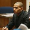 O cantor Chris Brown teve a liberdade condicional revogada nesta segunda-feira, dia 16 de dezembro de 2013