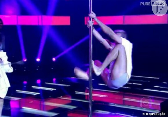 Otaviano Costa também dançou de cueca no pole dance no palco do programa 'Amor & Sexo'