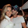 Sem precisar mais esconder, Gusttavo Lima enche a noiva de beijos durante festa em Florianópolis