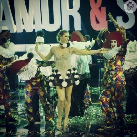 Fernanda Lima apresenta o último programa 'Amor & Sexo' com o tema Carnaval