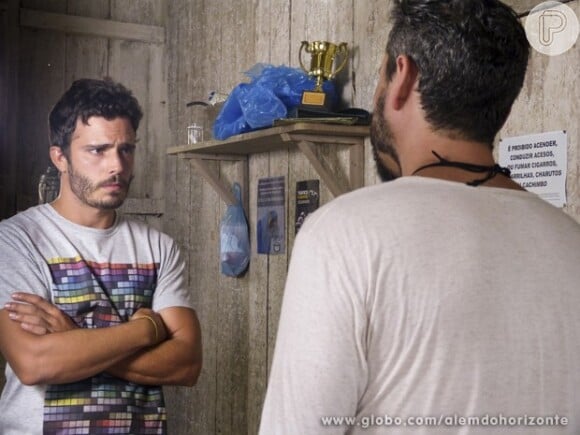 William (Thiago Rodrigues) enfrenta Kléber (Marcello Novaes) e insiste em ver Berenice (Fernanda Vianna) em 'Além do Horizonte'