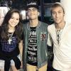 Neymar e Bruna Marquezine aparecem sorridentes nas imagens, em 21 de dezembro de 2013