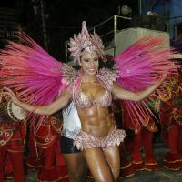 Gracyanne Barbosa vai desfilar como musa da Portela no próximo Carnaval