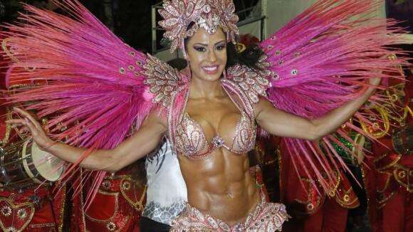 Gracyanne Barbosa vai desfilar como musa da Portela no próximo Carnaval