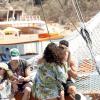 José Loreto e Débora Nascimento curtiram o primeiro dia do ano, nesta quarta-feira, 1º de janeiro de 2014, em um passeio de barco em Fernando de Noronha