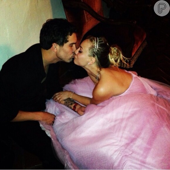 Kaley Cuoco, de 'The Big Bang Theory', se casa com tenista Ryan Sweeting no Réveillon, no sul da Califórnia