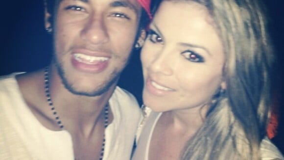 Loira flagrada com Neymar na noite de réveillon nega romance com o jogador