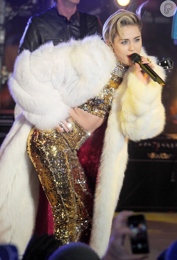 Miley Cyrus tocou na noite de réveillon na Times Square, em Nova York