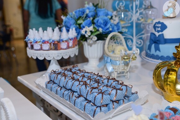 Chá de bebê dos filhos de Pepê teve como tema ursinhos e o azul predominou na decoração