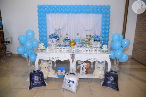 Chá de bebê dos filhos de Pepê teve como tema ursinhos e o azul predominou na decoração