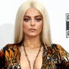 Veja o estilo de Bebe Rexha e mais famosas no tapete vermelho da 44ª edição do American Music Awards 2016, na noite deste domingo, 20 de novembro de 2016