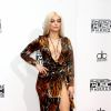 Veja o estilo de Bebe Rexha e mais famosas no tapete vermelho da 44ª edição do American Music Awards 2016, na noite deste domingo, 20 de novembro de 2016