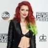 Veja o estilo de Bella Thorne e mais famosas no tapete vermelho da 44ª edição do American Music Awards 2016, na noite deste domingo, 20 de novembro de 2016
