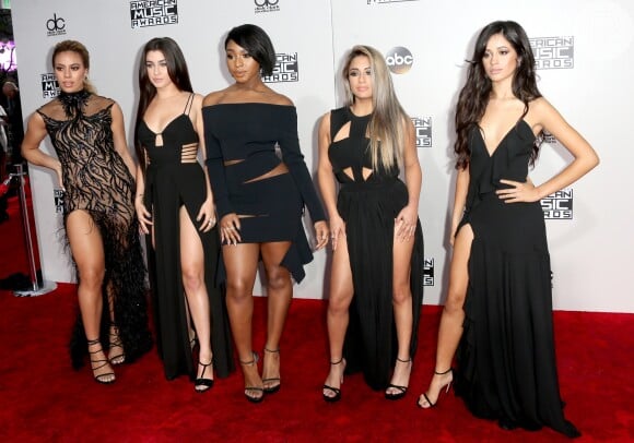 Veja o estilo de Dinah Jane Hansen, Lauren Jauregui, Normani Hamilton, Ally Brooke e Camila Cabello, do grupo Fifth Harmony, no tapete vermelho da 44ª edição do American Music Awards 2016, na noite deste domingo, 20 de novembro de 2016