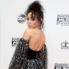 Veja o estilo de Tinashe no tapete vermelho da 44ª edição do American Music Awards 2016, na noite deste domingo, 20 de novembro de 2016