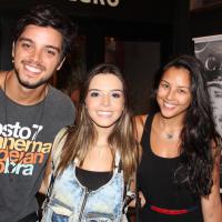 Rodrigo Simas e Yanna Lavigne prestigiam Giovanna Lancellotti no teatro, no Rio
