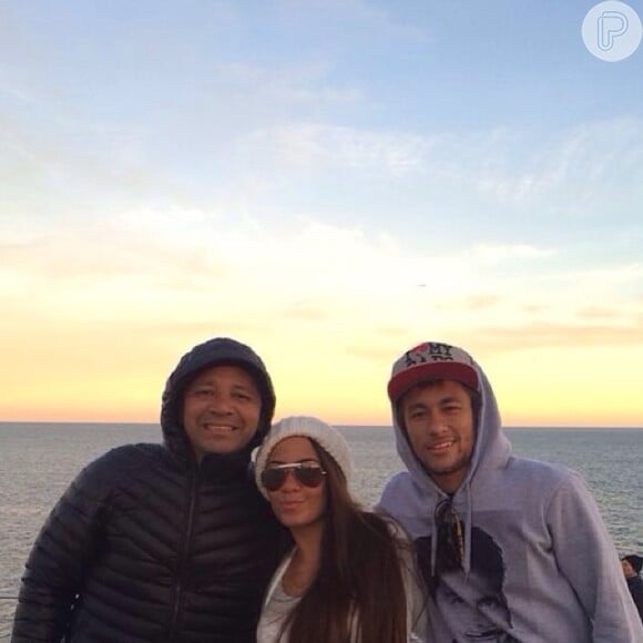 O jogador postou hoje, 6 de janeiro de 2014, uma foto com a família em Barcelona