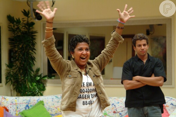 Cida foi a primeira mulher a vencer o 'Big Brother Brasil'. A babá comprou cinco revistas, foi sorteada e conquistou o primeiro lugar do 'BBB 4' com 69% dos votos. Thiago ficou em segundo lugar