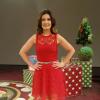 Fátima Bernardes opta por um vestido vermelho de renda e um cinto para marcar a cintura no programa 'Encontro com Fátima Bernardes' que foi ao ar em 25 de dezembro de 2012