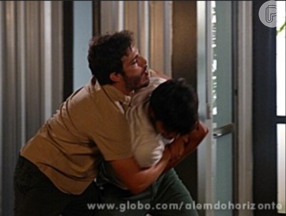 Marlon (Rodrigo Simas) perde a cabeça e parte para a briga com William (Thiago Rodrigues), em 'Além do Horizonte'
