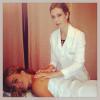 Angélica aposta em massagens para cuidar da beleza