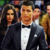 O sempre elegante jogador Cristiano Ronaldo apostou em um clássico smoking preto para a premiação Bola de Ouro da FIFA
