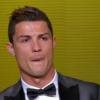 Cristiano Ronaldo chorou ao receber o prêmio Bola de Ouro, sendo eleito o melhor jogador do mundo de 2013