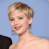 Os brincos de Jennifer Lawrence ganharam destaque no novo visual da atriz, que adotou os fios mais curtos