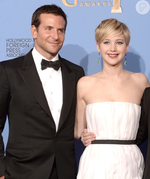 Jennifer Lawrence posou ao lado do galã Bradley Cooper, com quem contracenou no filme 'O Lado Bom da Vida'. O filme rendeu um Oscar à atriz