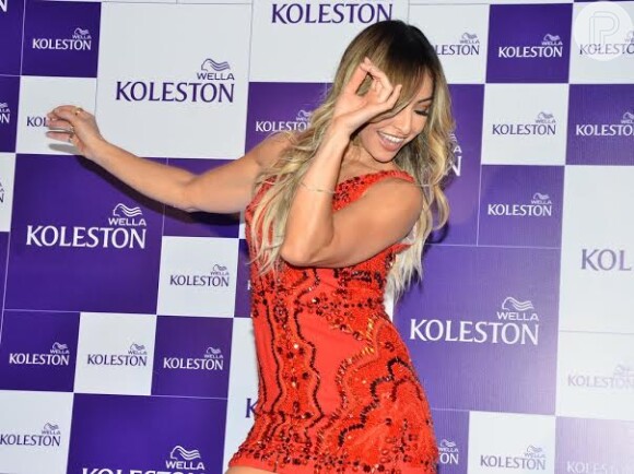 Sabrina Sato exibe novo visual durante evento da marca de cosméticos Wella, nesta quarta-feira, 15 de janeiro de 2014