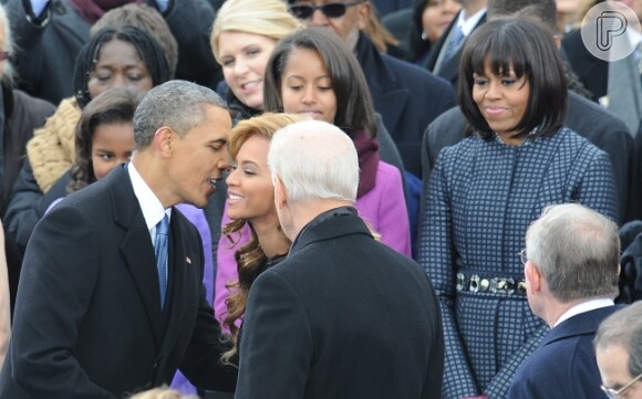 O casal Obama mantém uma relação de amizade próxima com a diva pop Beyoncé. A primeira-dama já declarou em entrevista que se pudesse escolher ser outra pessoa escolheria ser Beyoncé