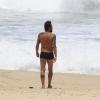 Paulinho Vilhena aproveitou o sol e curtiu a praia do Recreio nesta segunda-feira, 27 de janeiro de 2014