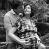 Larissa Maciel está grávida de nove meses e posa abraçada com o marido, André Surkamp, em 28 de janeiro de 2014
